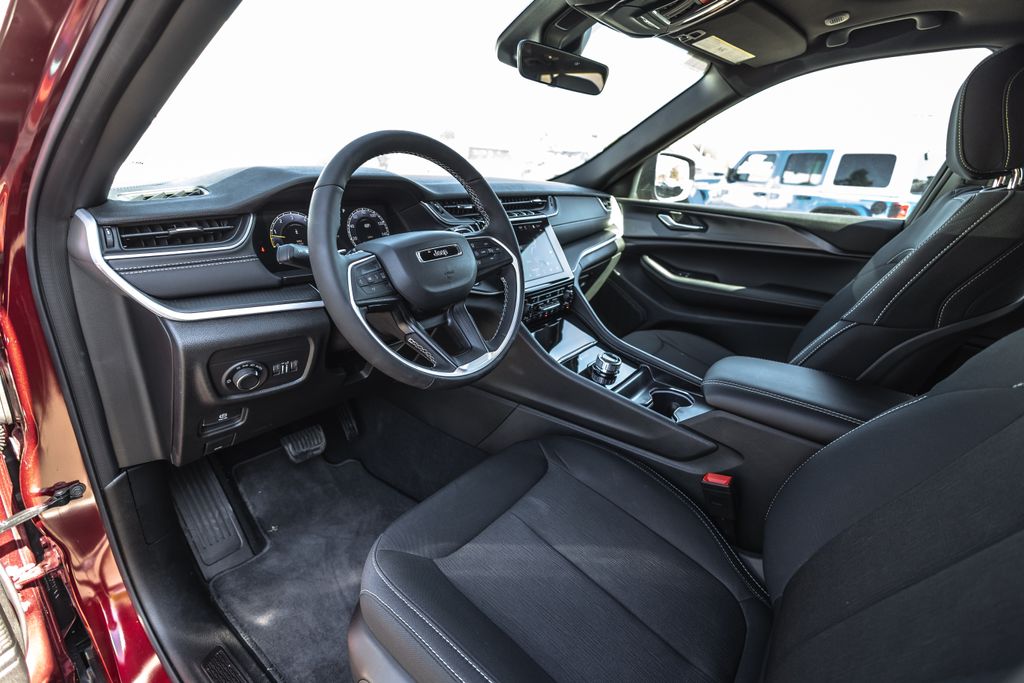 2026 Jeep Grand Cherokee Laredo X thumbnail 16