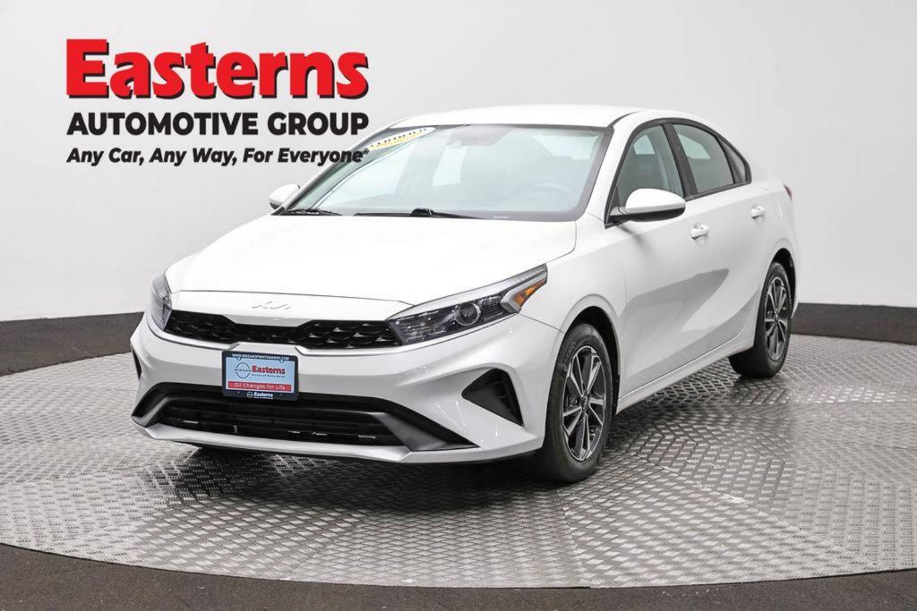 Snow White Pearl 2023 Kia Forte Sedan Front-Wheel Drive Continuously Variable Transmission