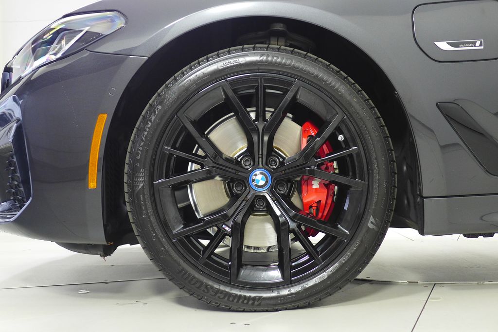 Thumbnail: 2023 BMW 5 Series - 5