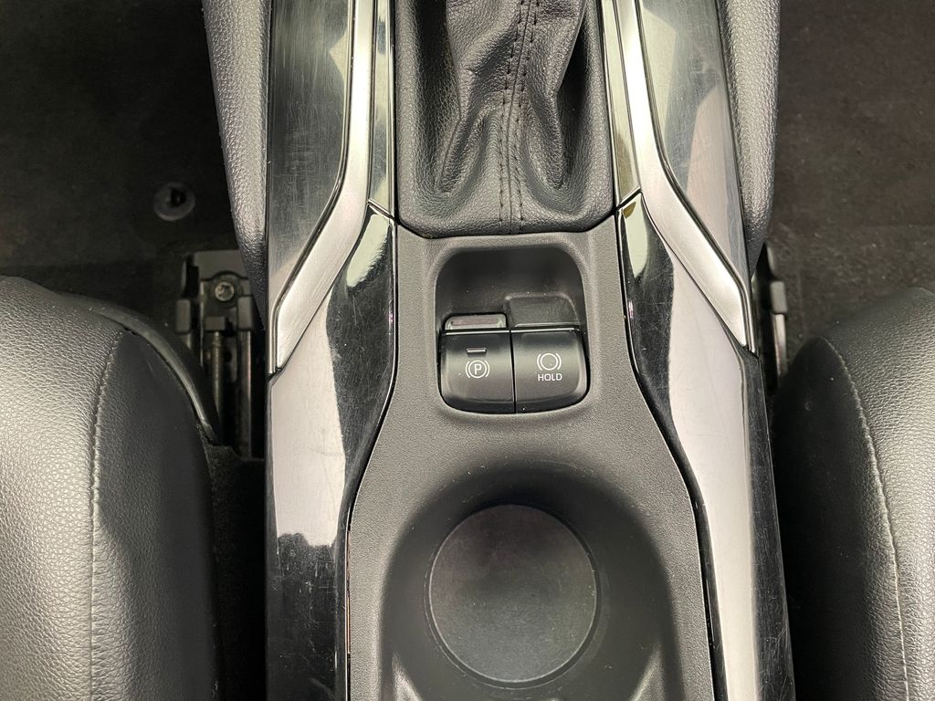2022 Toyota Corolla Cross XLE 31