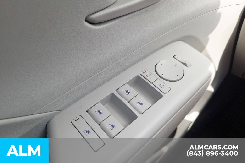 Used 2025 White Hyundai SEL image 14