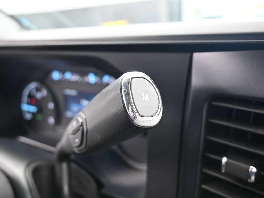 Used 2025 Oxford White Ford XLT image 30