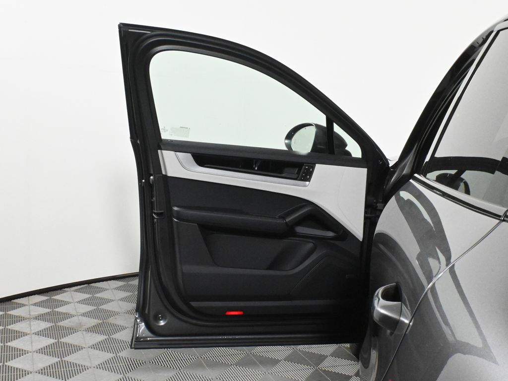 Thumbnail: 2025 Porsche  - 32