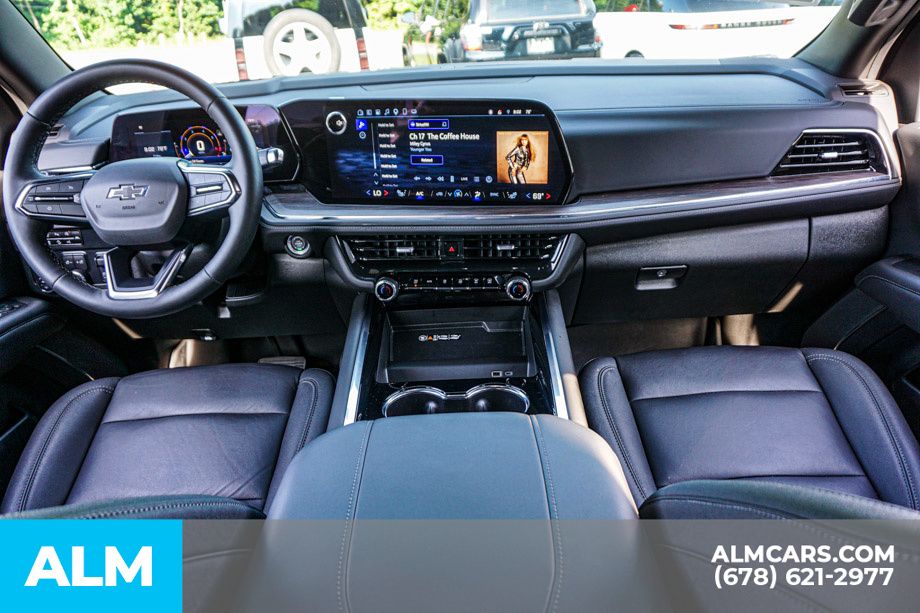 Used 2025 Black Chevrolet Z71 image 28