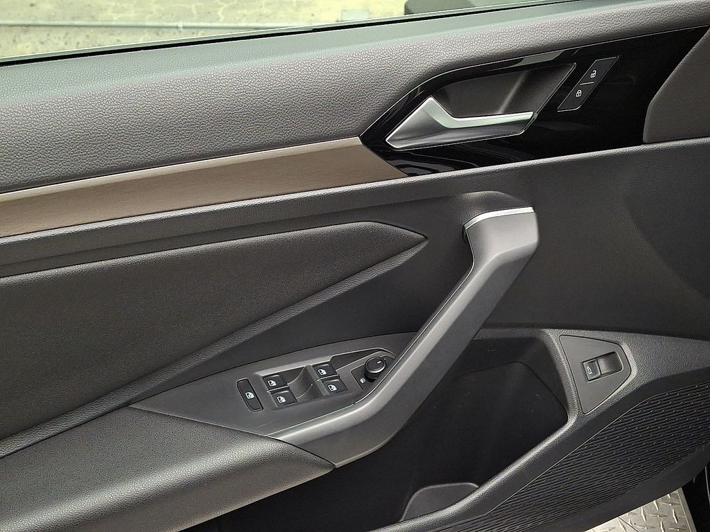 Thumbnail: 2019 Volkswagen Jetta - 12