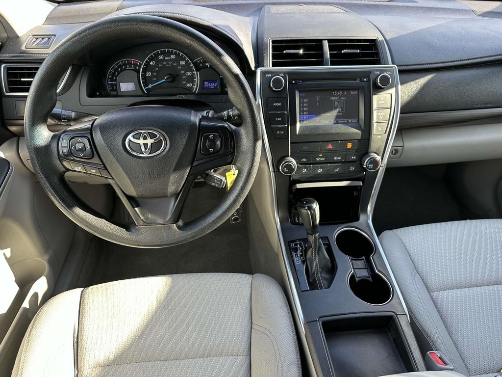 2015 Toyota Camry LE 8