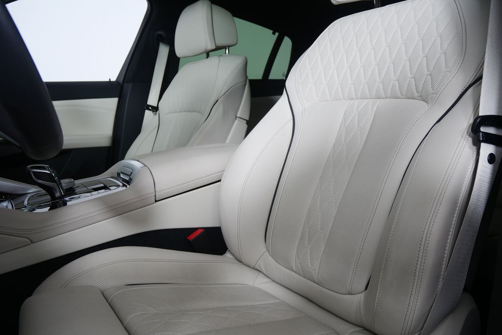 Thumbnail: 2023 BMW X6 - 12