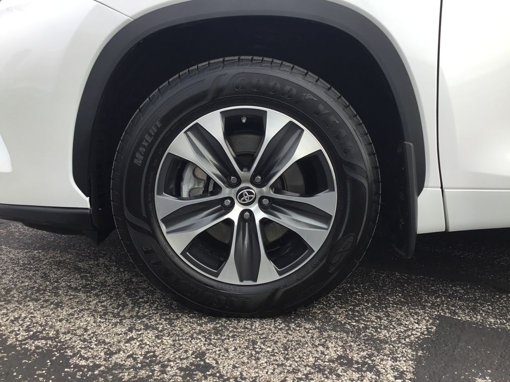 Thumbnail: 2024 Toyota Highlander - 9