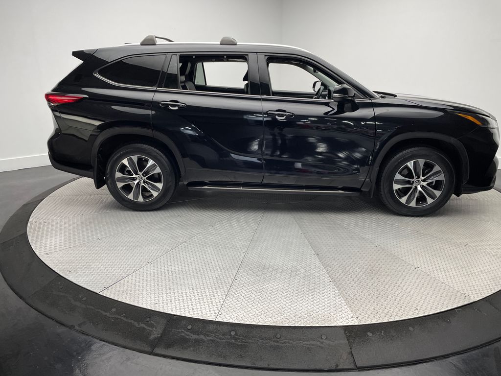 Thumbnail: 2021 Toyota Highlander - 6