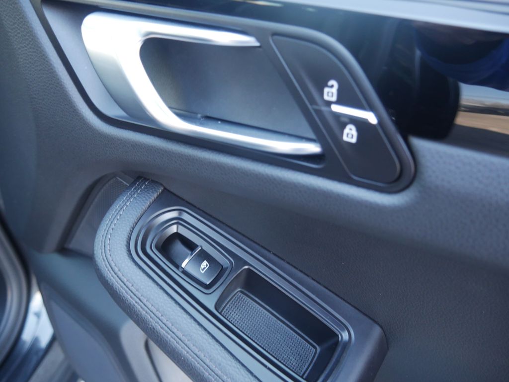 Thumbnail: 2020 Porsche Macan - 27