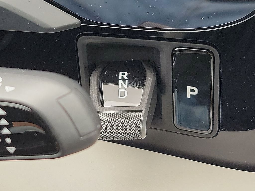 Thumbnail: 2025 Porsche Taycan - 15