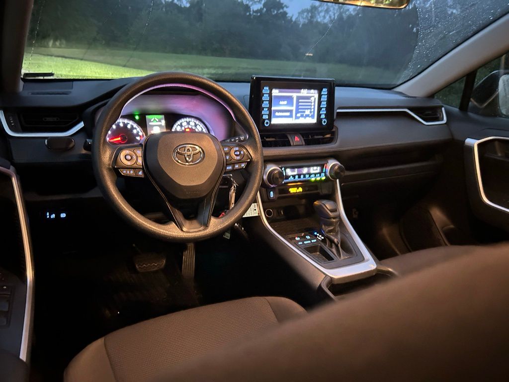 Thumbnail: 2019 Toyota RAV4 - 12