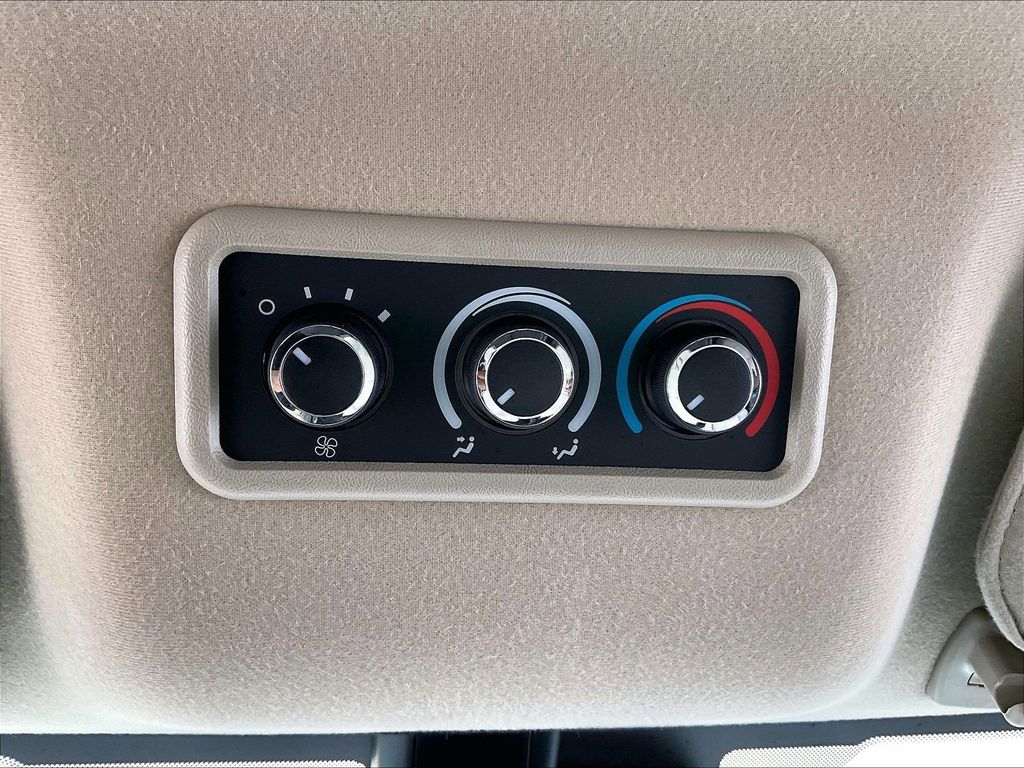 2025 Chevrolet Express 3500 — photo 26
