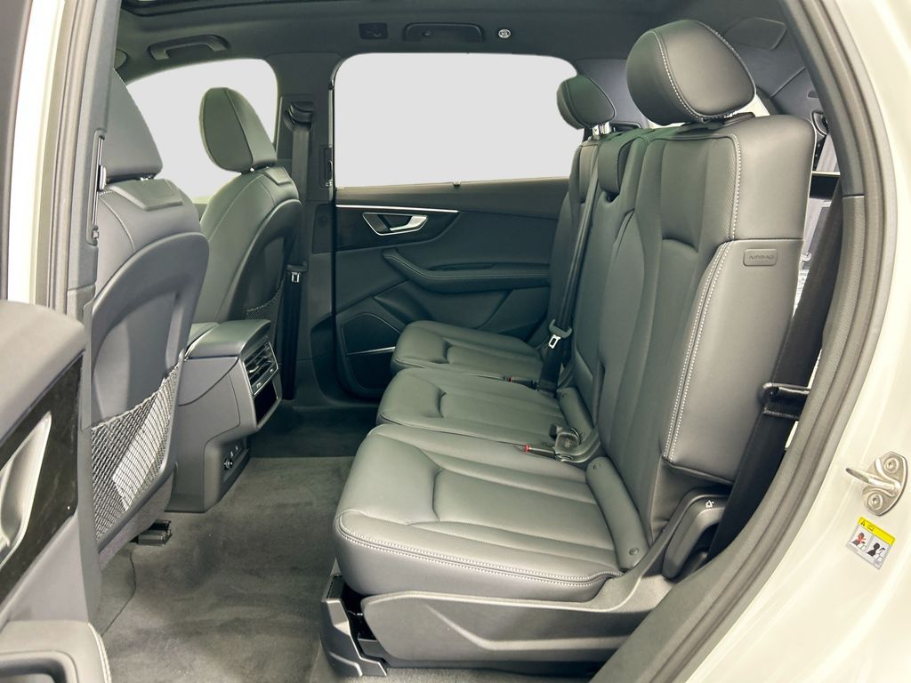 Thumbnail: 2026 Audi Q7 - 21