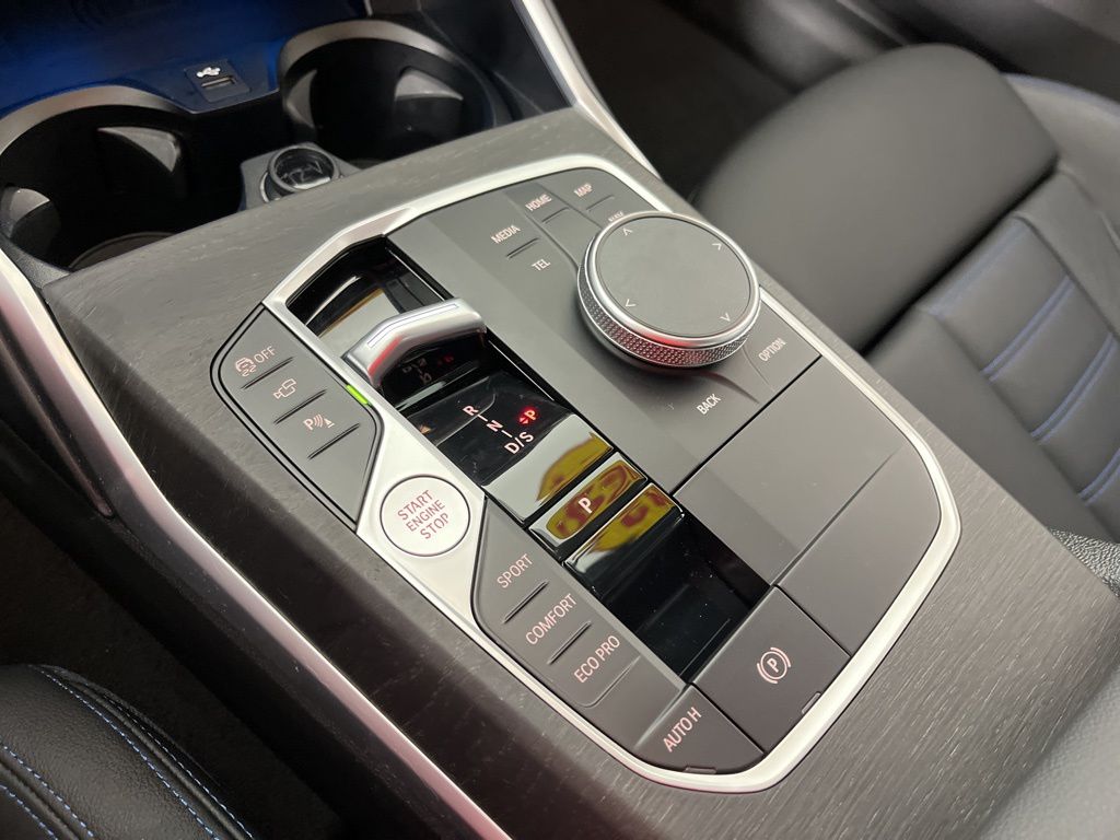 Thumbnail: 2024 BMW 3 Series - 32