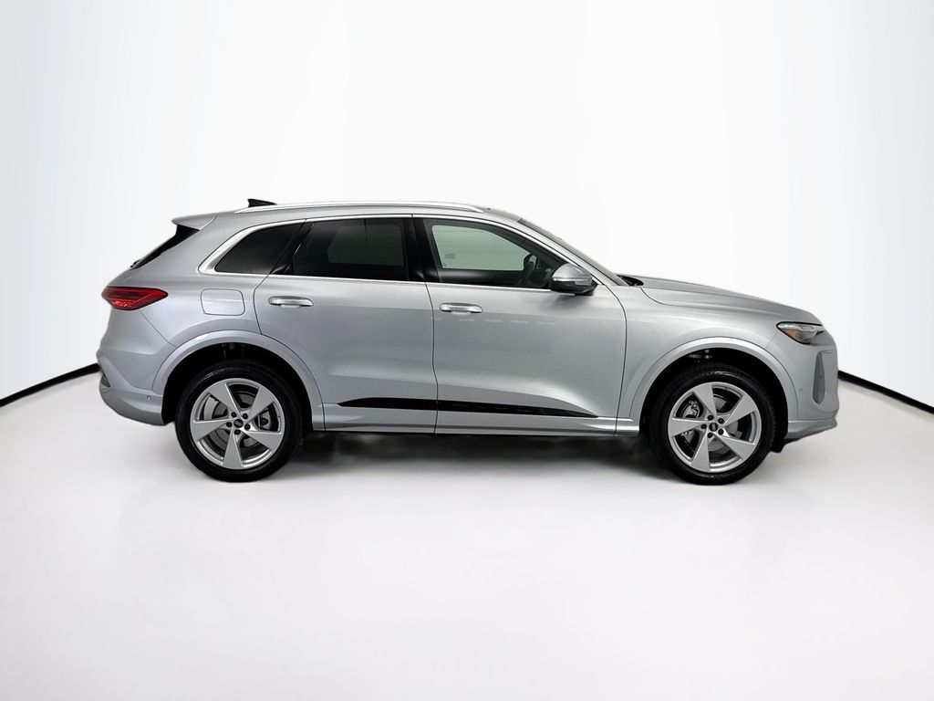 Thumbnail: 2026 Audi Q5 - 4