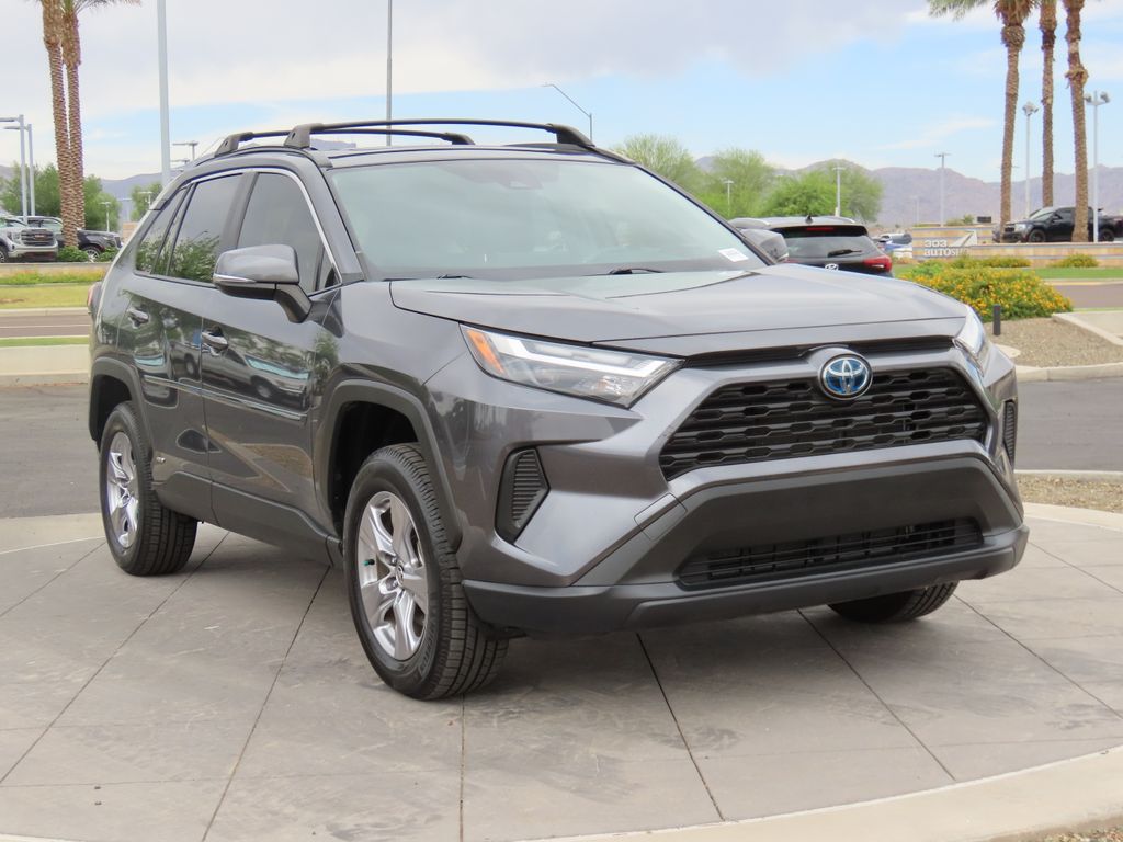 2022 Toyota RAV4 XLE 3