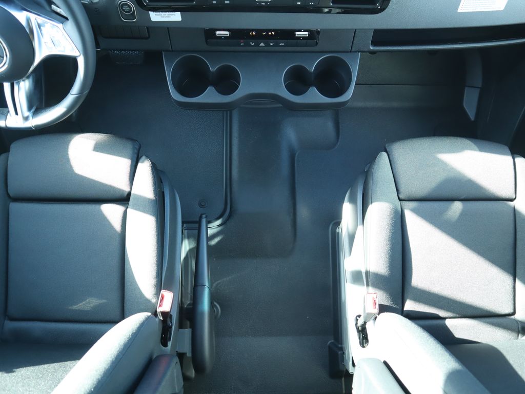 Thumbnail: 2025 Mercedes-Benz Sprinter - 18