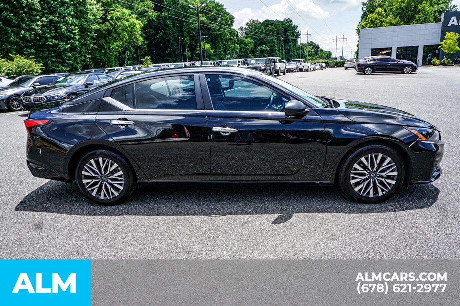 Used 2025 Black Nissan 2.5 SV image 9