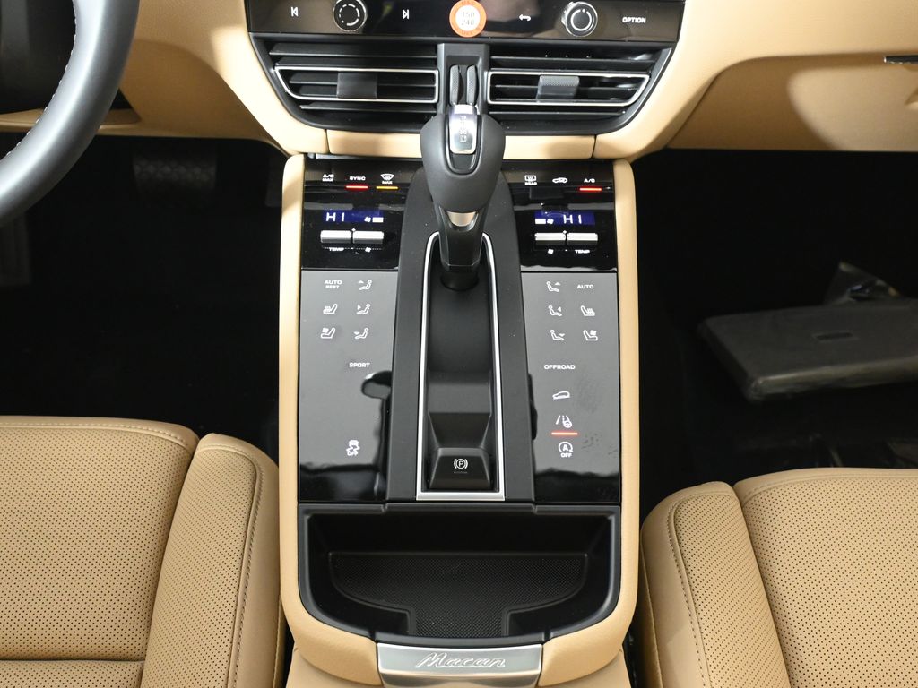 Thumbnail: 2026 Porsche Macan - 24