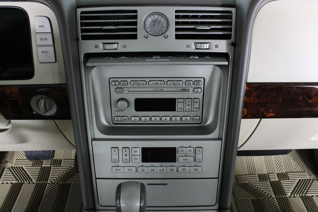 Used 2004 Lincoln Navigator for sale in 