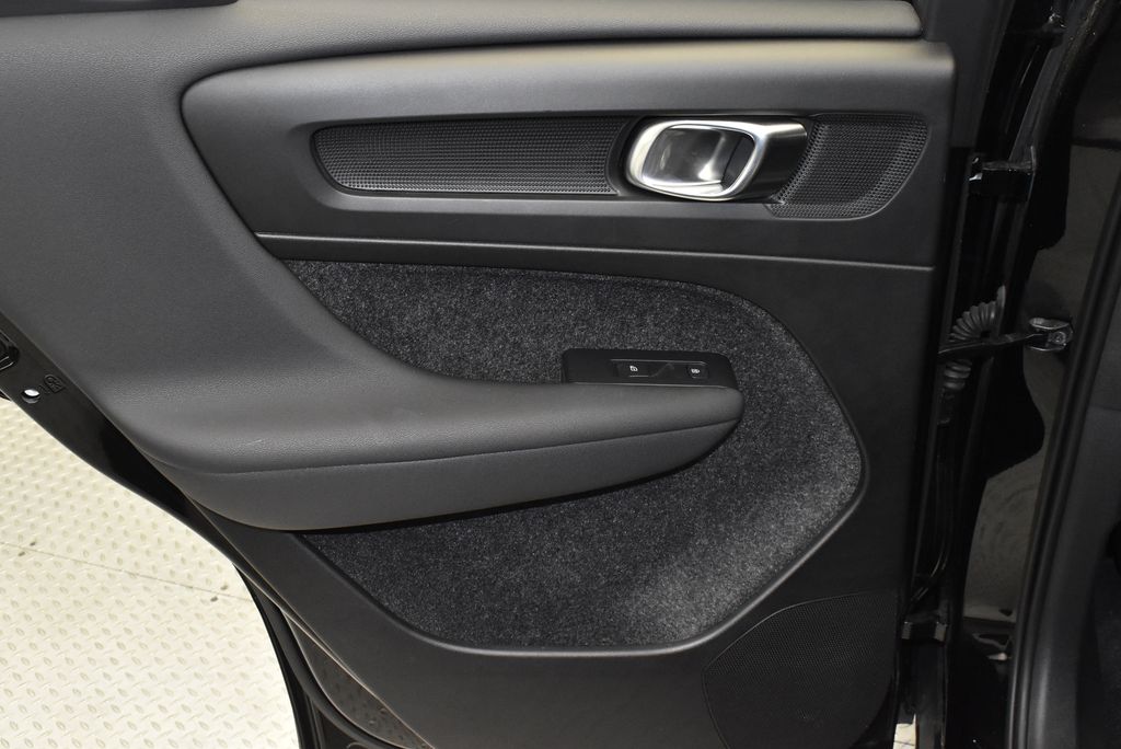 2023 Volvo XC40 B5 Core 31