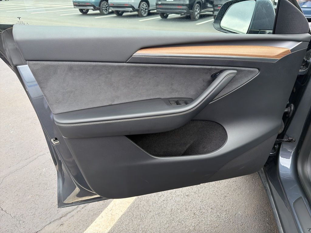 Thumbnail: 2023 Tesla Model Y - 17