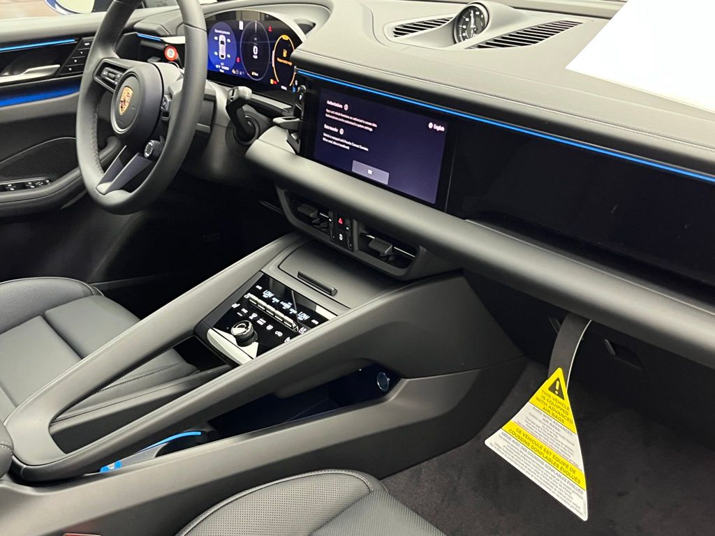 Thumbnail: 2025 Porsche Macan - 28