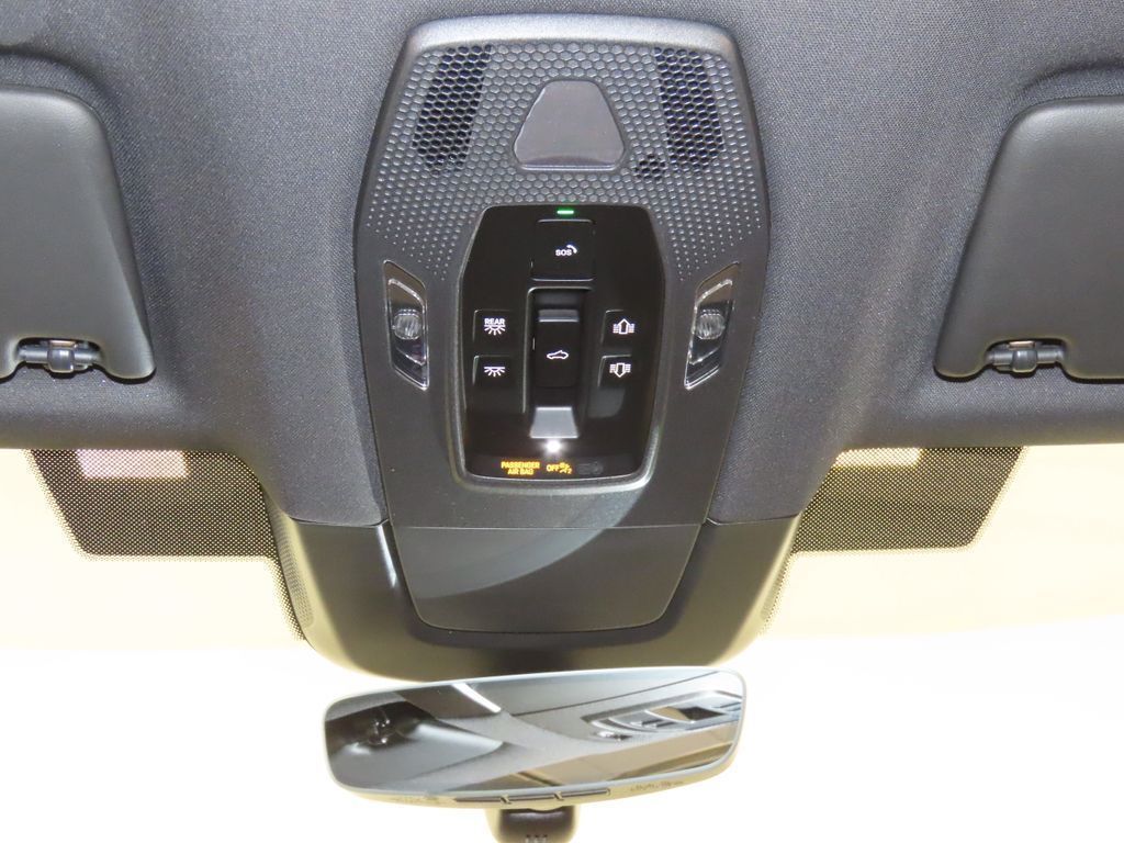 Thumbnail: 2026 Porsche Macan - 31