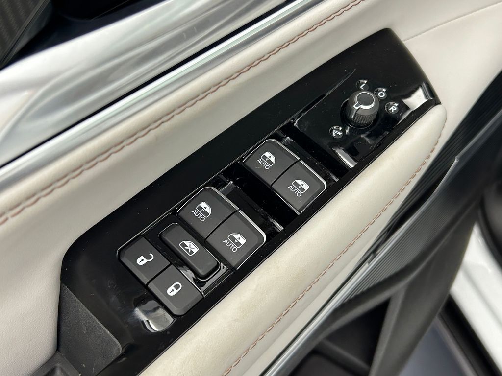 New 2026 Bright White Clearcoat Jeep Summit Obsidian image 18