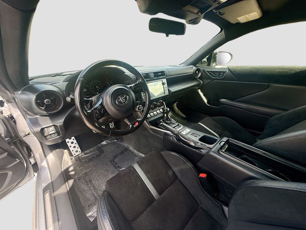 2023 Toyota GR86 Premium - 8