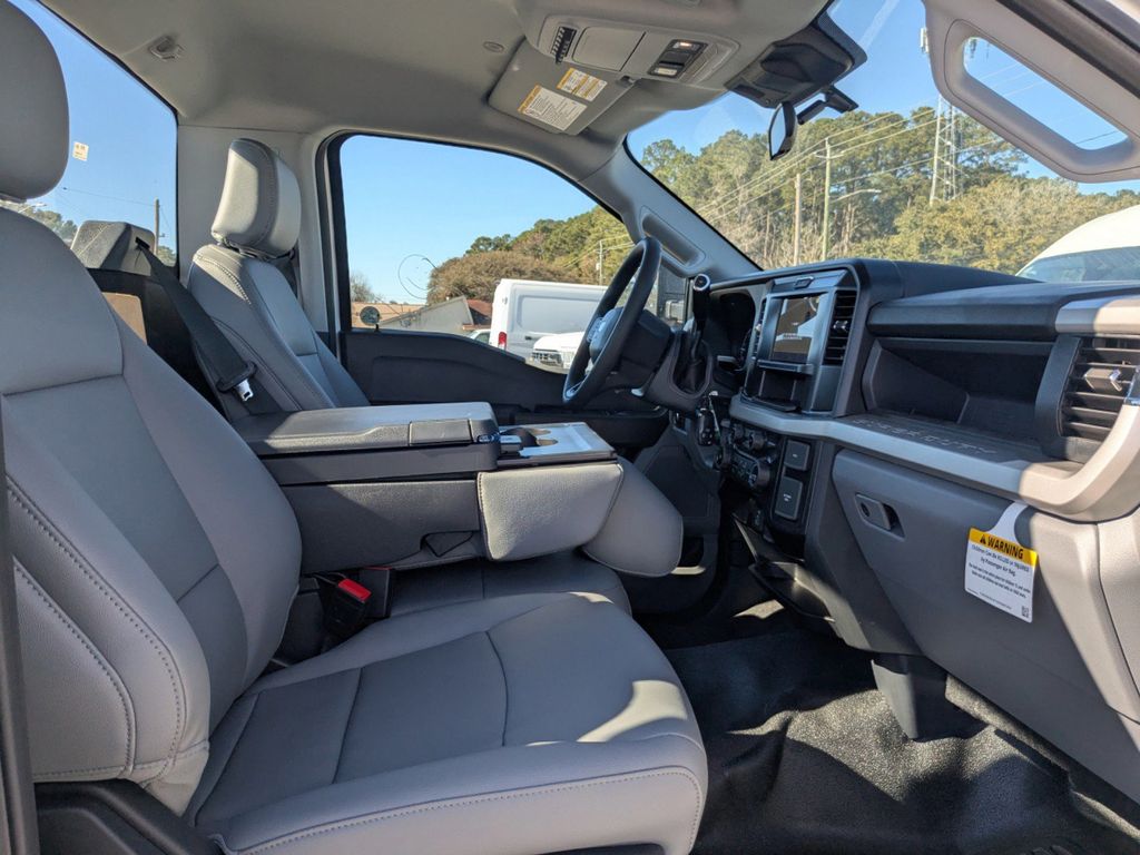 2025 Ford F-550 Chassis XL