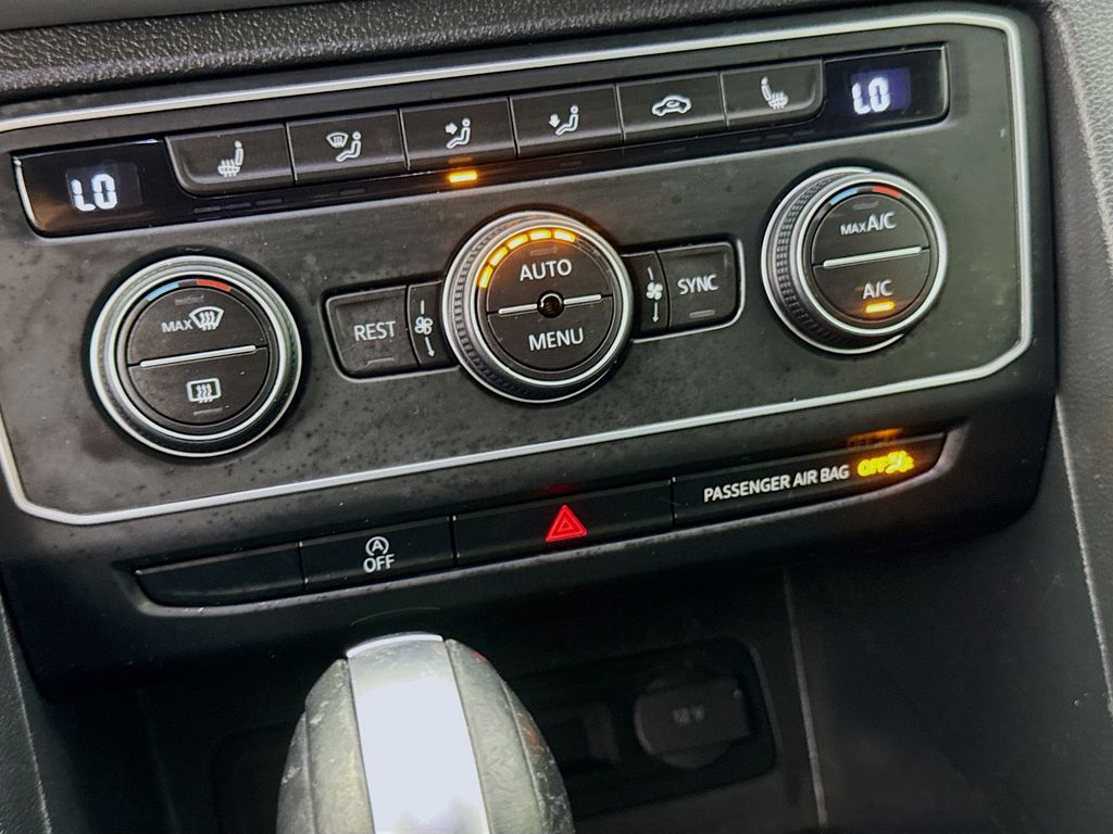 2021 Volkswagen Atlas 3.6L V6 SE w/Technology photo