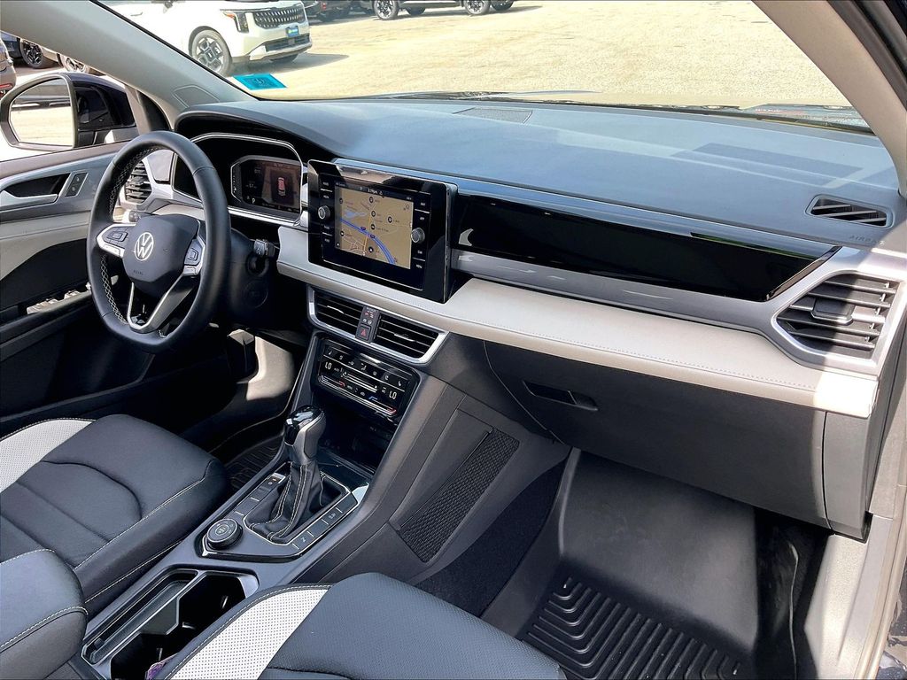 2025 Volkswagen Taos — photo 13