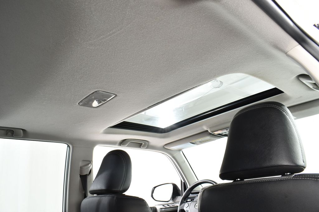 Used 2021  Toyota SR5 Premium image 18