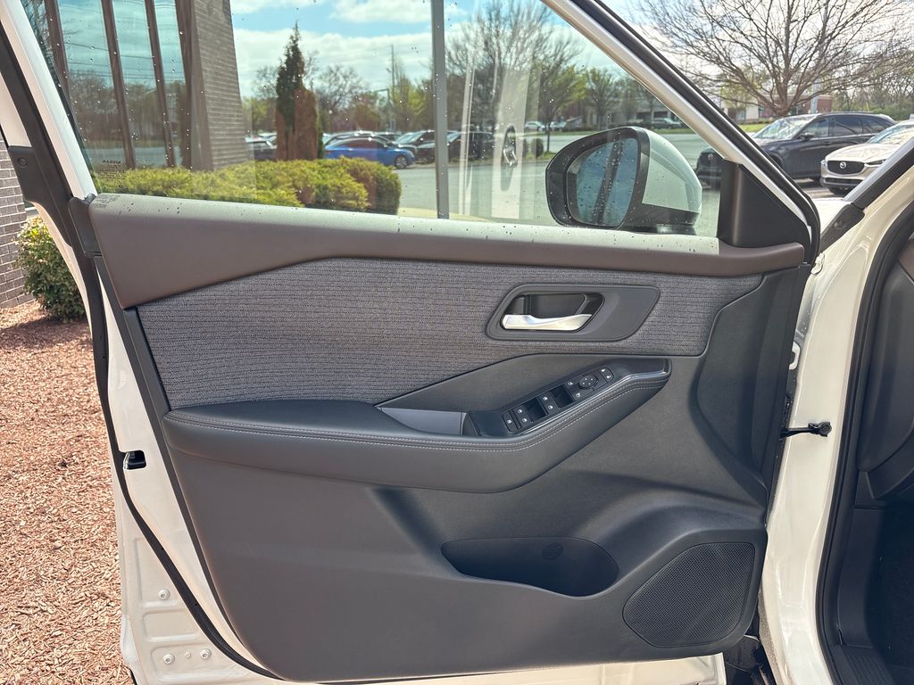 Used 2023 White Nissan SV image 22