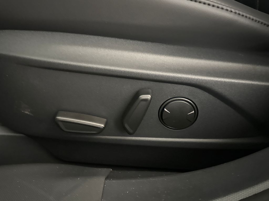 New 2026 Black Ford Select image 24