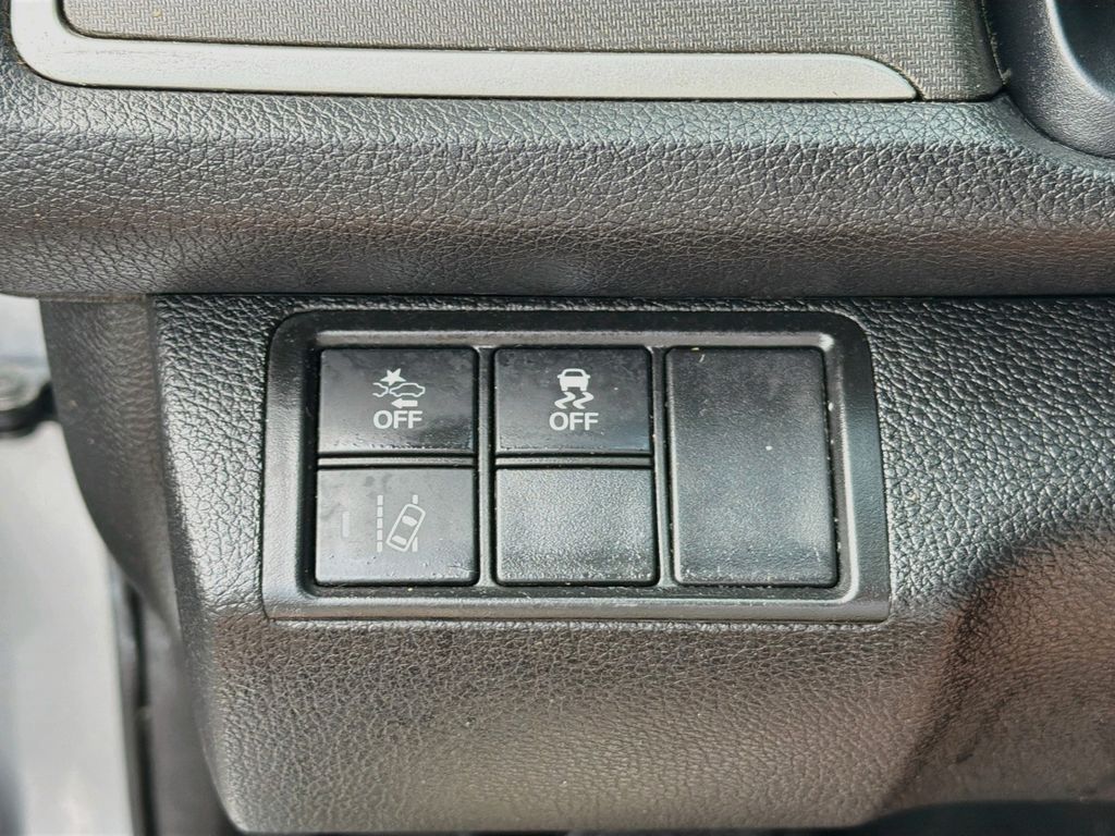 Used 2019 Silver Honda LX image 17