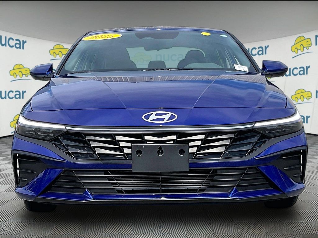2025 Hyundai Elantra — photo 2