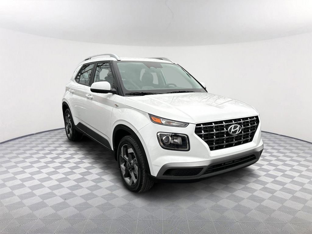 2025 Hyundai Venue SEL - 2