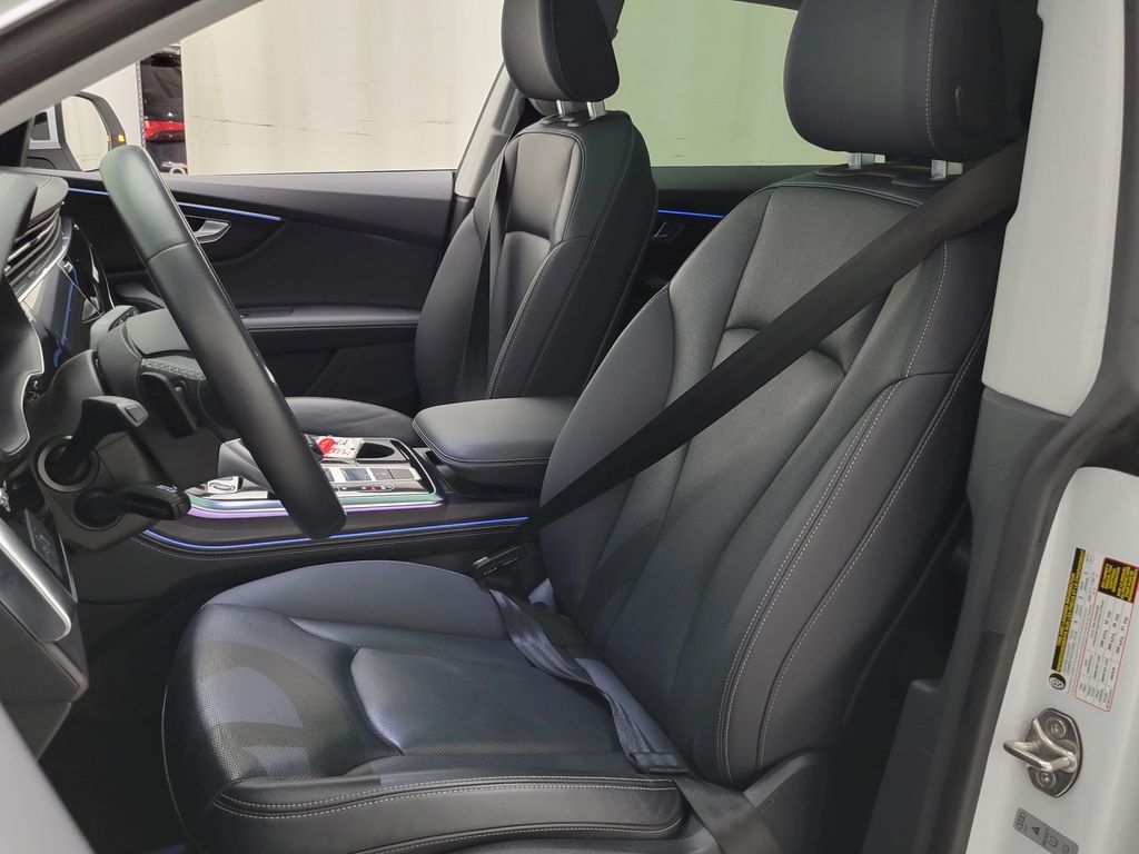 Thumbnail: 2023 Audi Q8 - 25