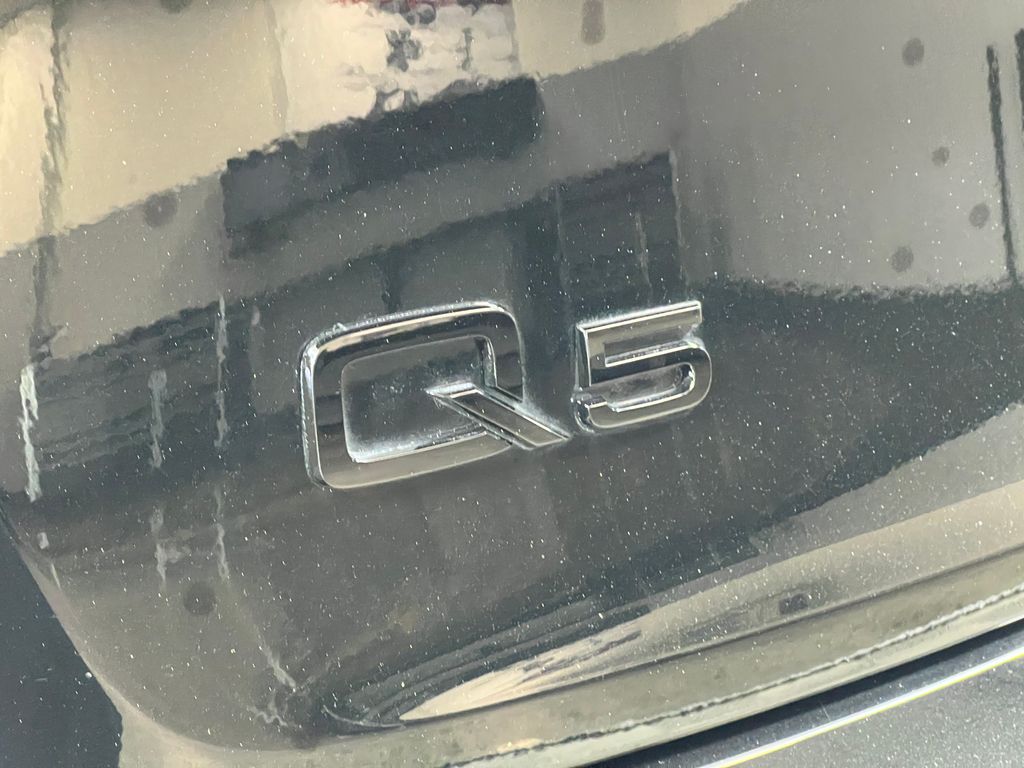 Thumbnail: 2023 Audi Q5 - 10