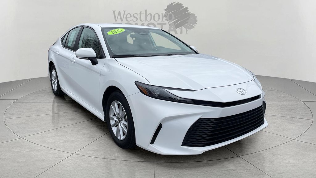 2025 Toyota Camry LE FWD