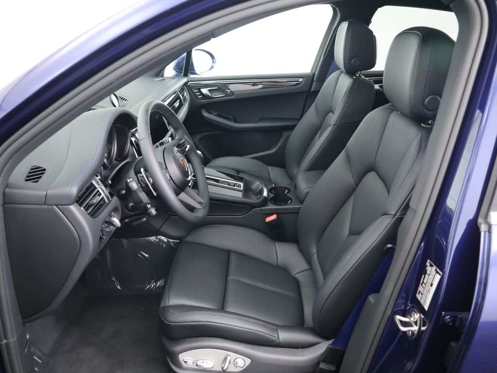 Thumbnail: 2025 Porsche Macan - 5