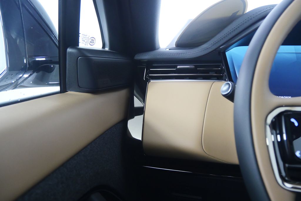 Thumbnail: 2025 Land Rover Range Rover Sport - 23