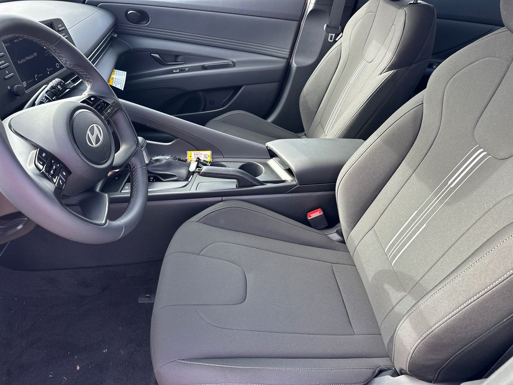 Certified Used 2025 White Hyundai SEL Sport image 9