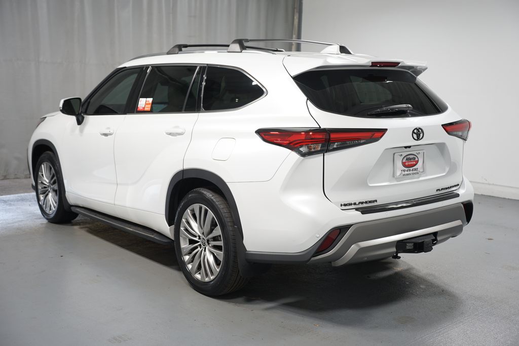 Thumbnail: 2022 Toyota Highlander - 6