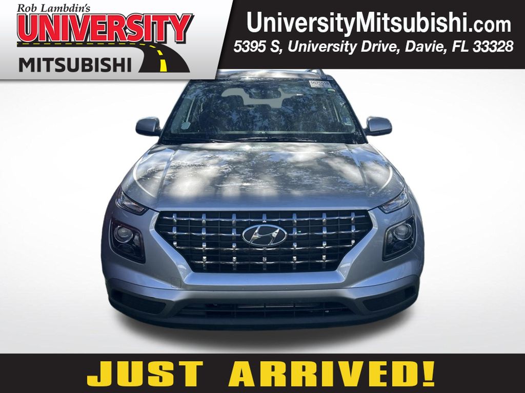 Shimmering Silver 2026 Hyundai Venue SUV / Crossover Front-Wheel Drive Continuously Variable Transmission