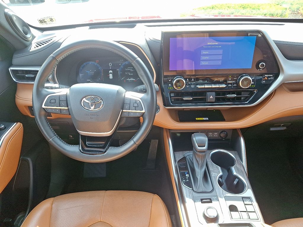 Thumbnail: 2023 Toyota Highlander - 13