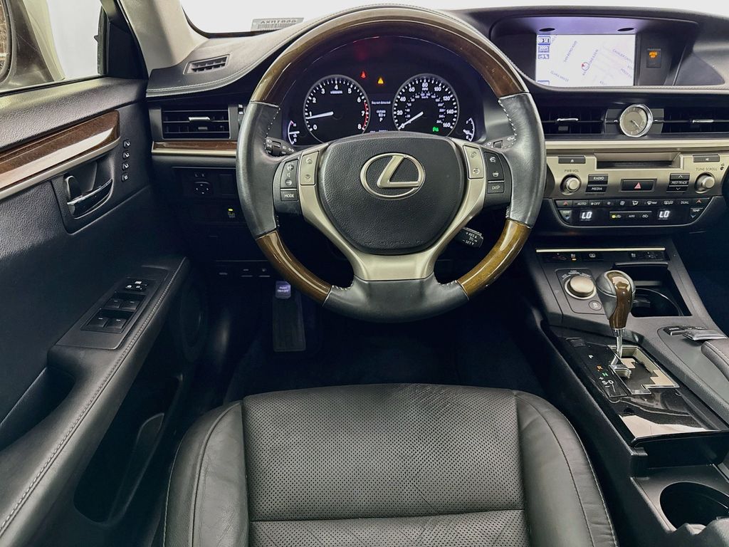Thumbnail: 2014 Lexus ES - 24